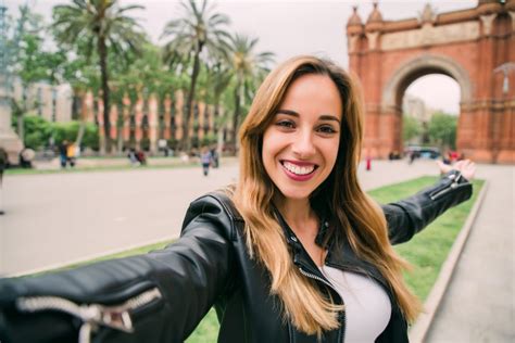 mujeres solteras en barcelona|Conocer mujeres solteras en cataluña